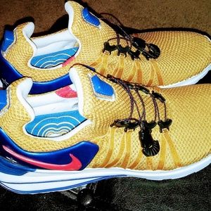 NIKE SHOX GRAVITY METALLIC GOLD WORLD CUP